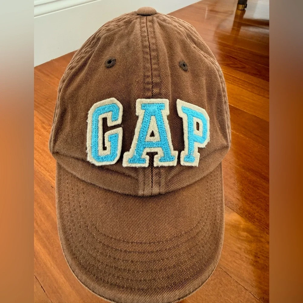 GAP Kids Boys Baseball Cap GAP Logo Appliqué Hat Brown Blue Cream Patch Size S/M